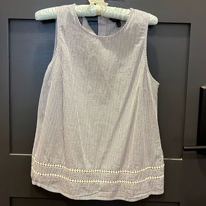 Banana republic sear sucker top